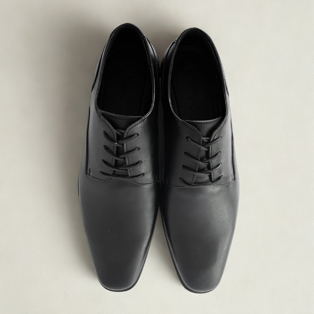 Zapato Capriatto Negro – Cordón Llano