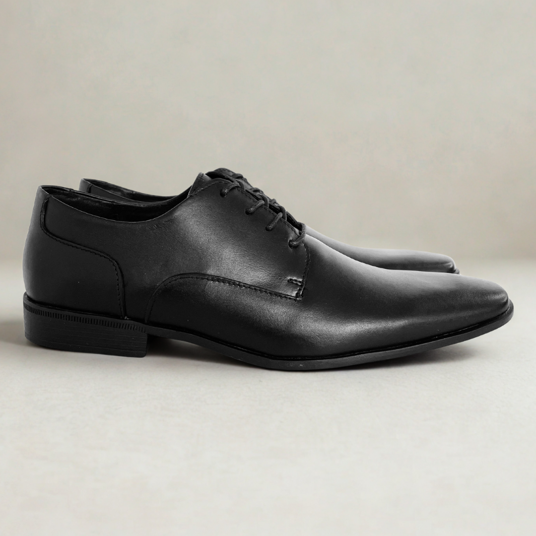 Zapato Capriatto Negro – Cordón Llano